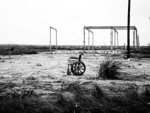 Het ongeluk (8 months after Hurricane Ike, Bolivar Peninsula, Texas 0502091639BW door Patrick Feller)